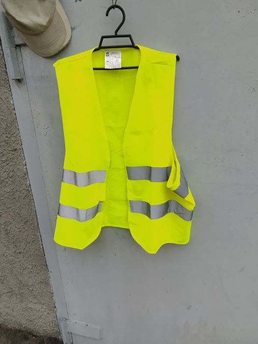 Жилет светоотражающий на липучке новый