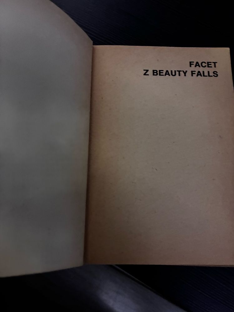 Peter Janees- facet z beauty falls