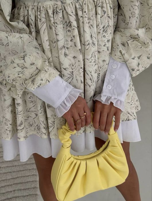 Сукня квіткова з білим коміром та манжетами