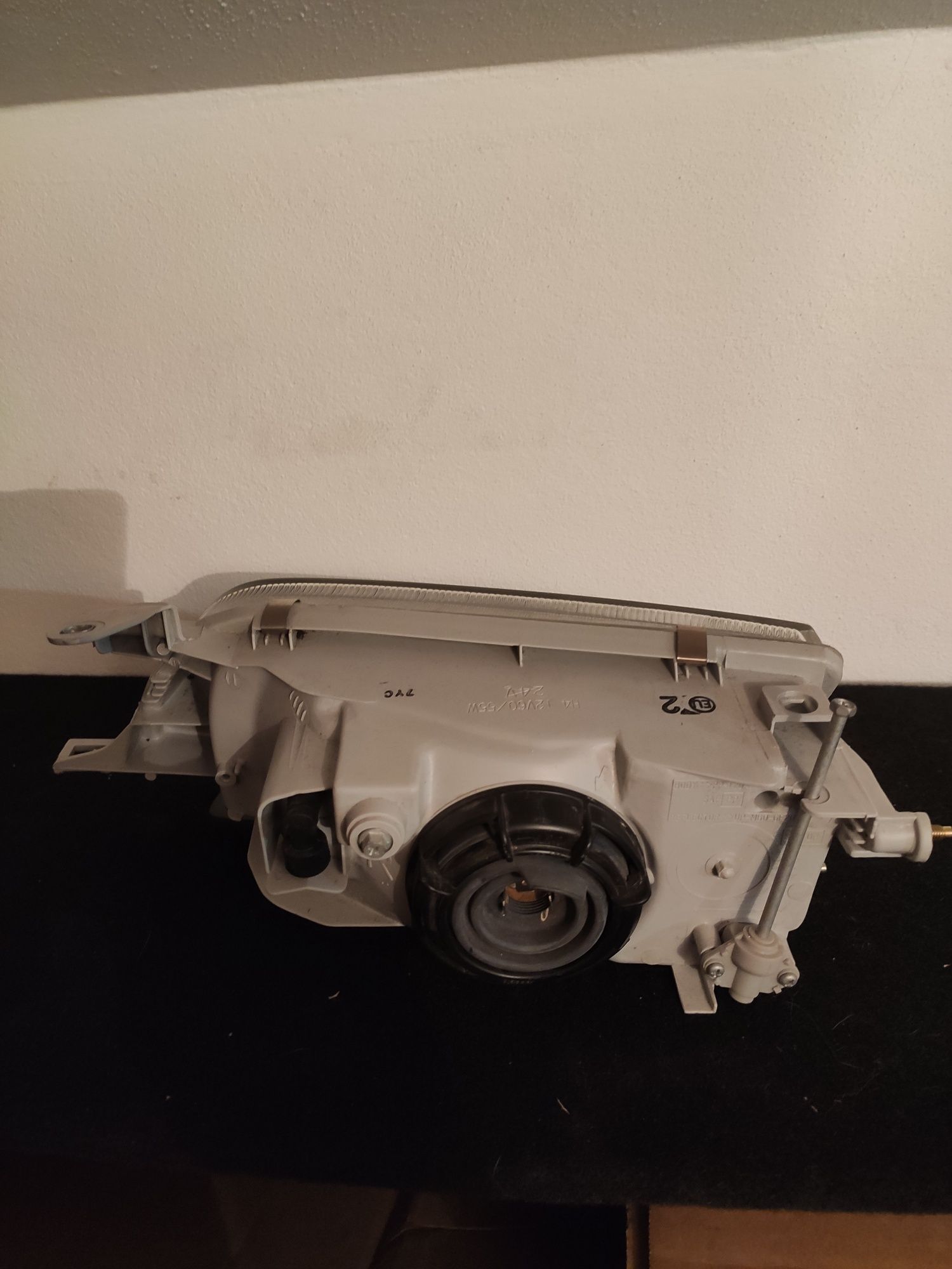 Farol  dir.Corolla ee101 e starvan