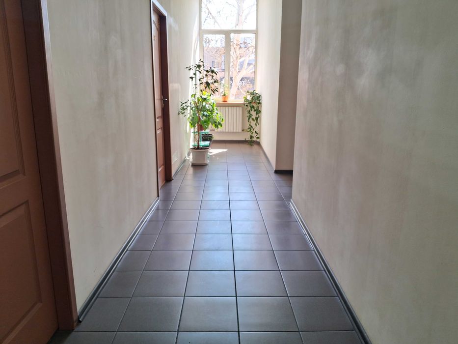 Сдам офис в центре города общей пл.12 кв.м , 5550 грн.