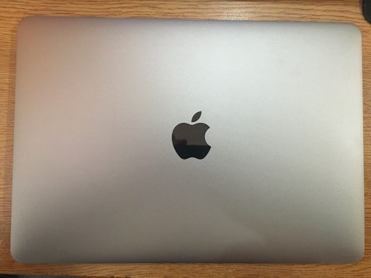 Macbook 12" A1534 (com avaria) em componentes