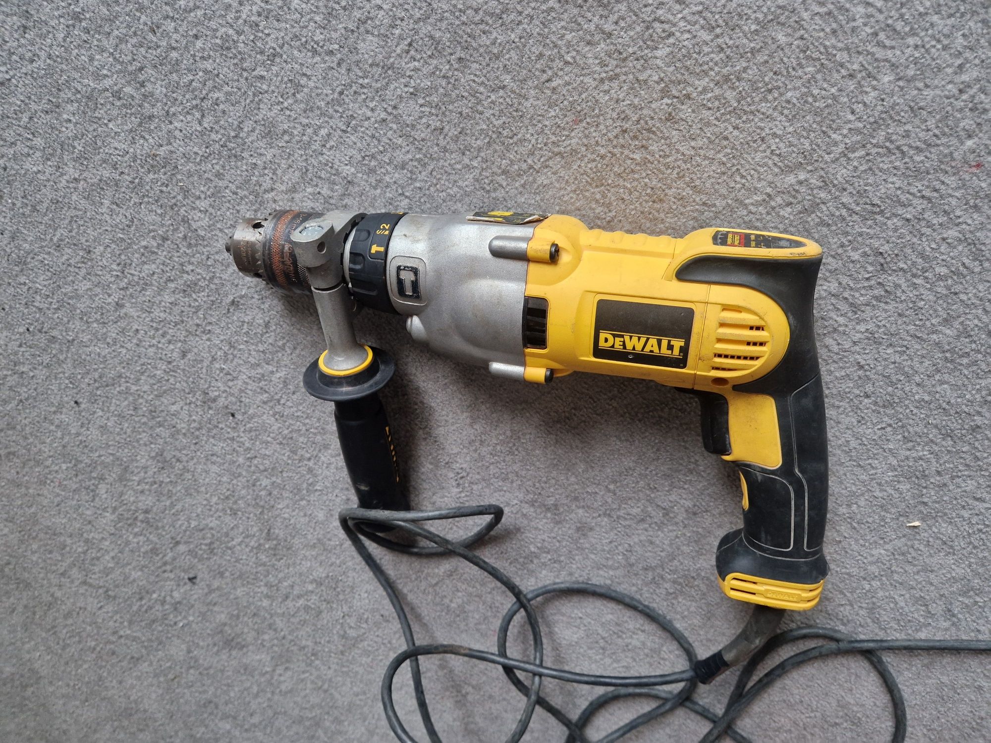 Dewalt D21570K Wiertarka Udarowa 2 Biegi 1300W  do otwornic
