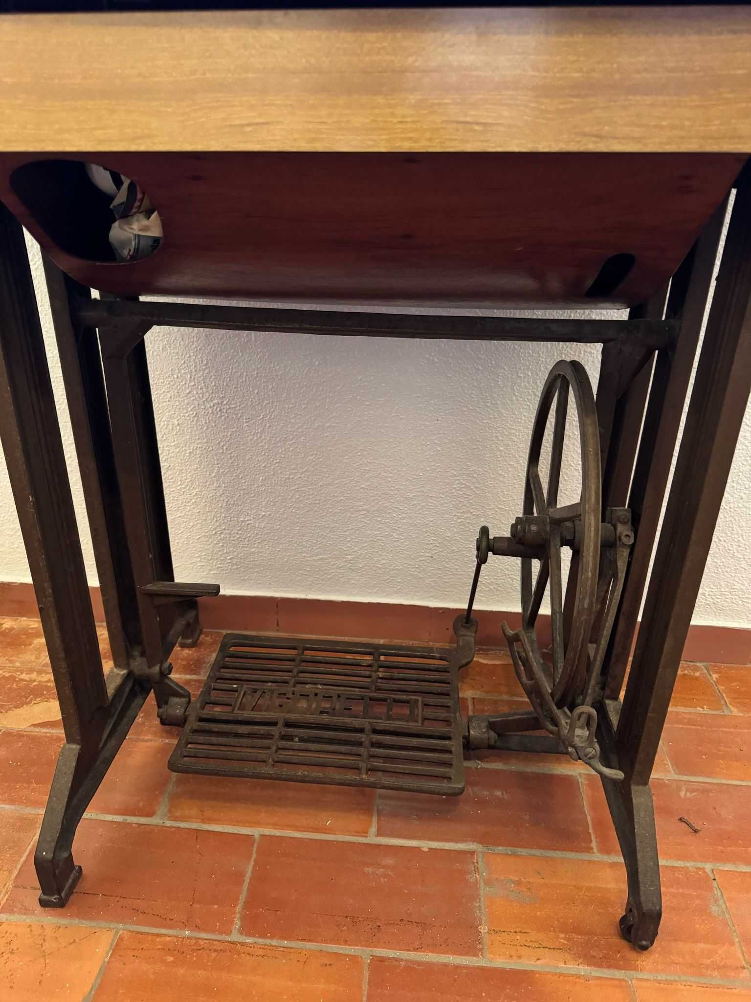 Máquina de Costura Vintage