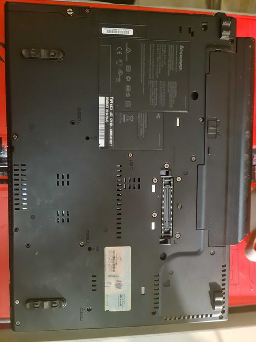 Рабочий ноутбук Lenovo T400 -- 8GB оперативки, матрица 14" (1440х900)