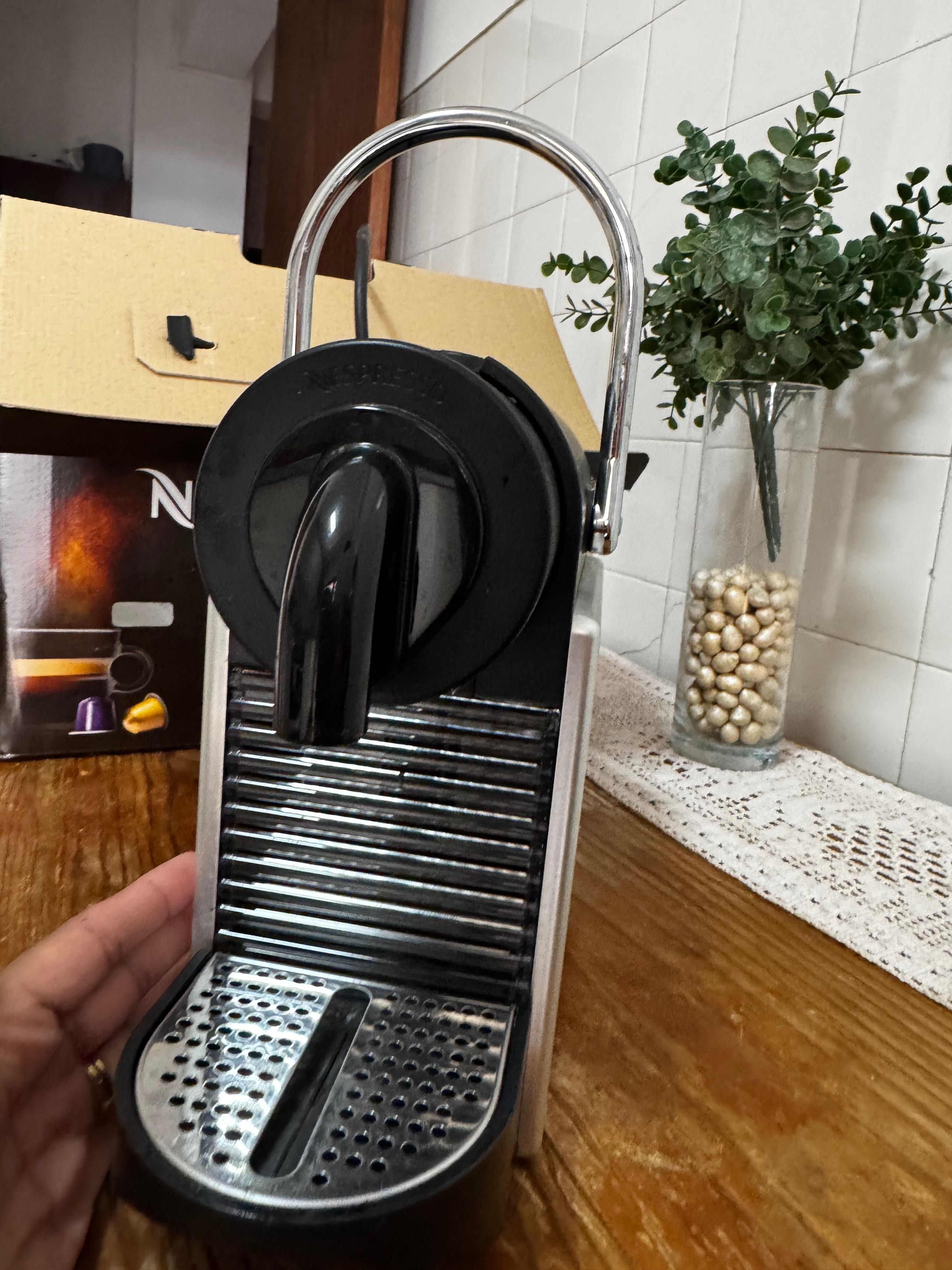 Máquina de café Nespresso, como nova!