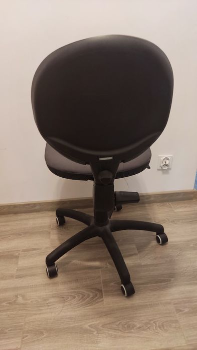 Krzesło biurowe regulowane