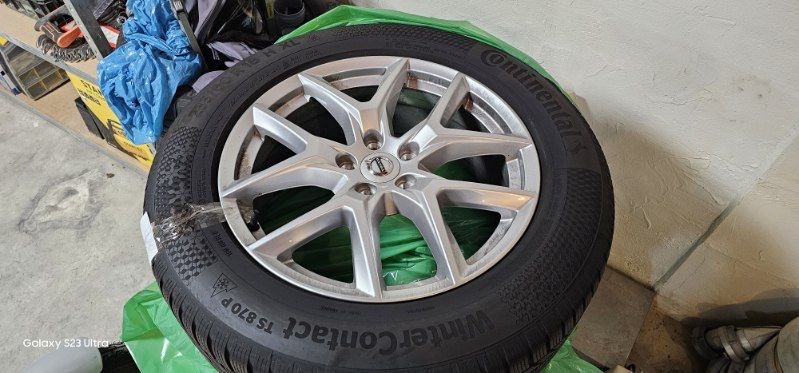 Volvo felgi z zimowymi oponami