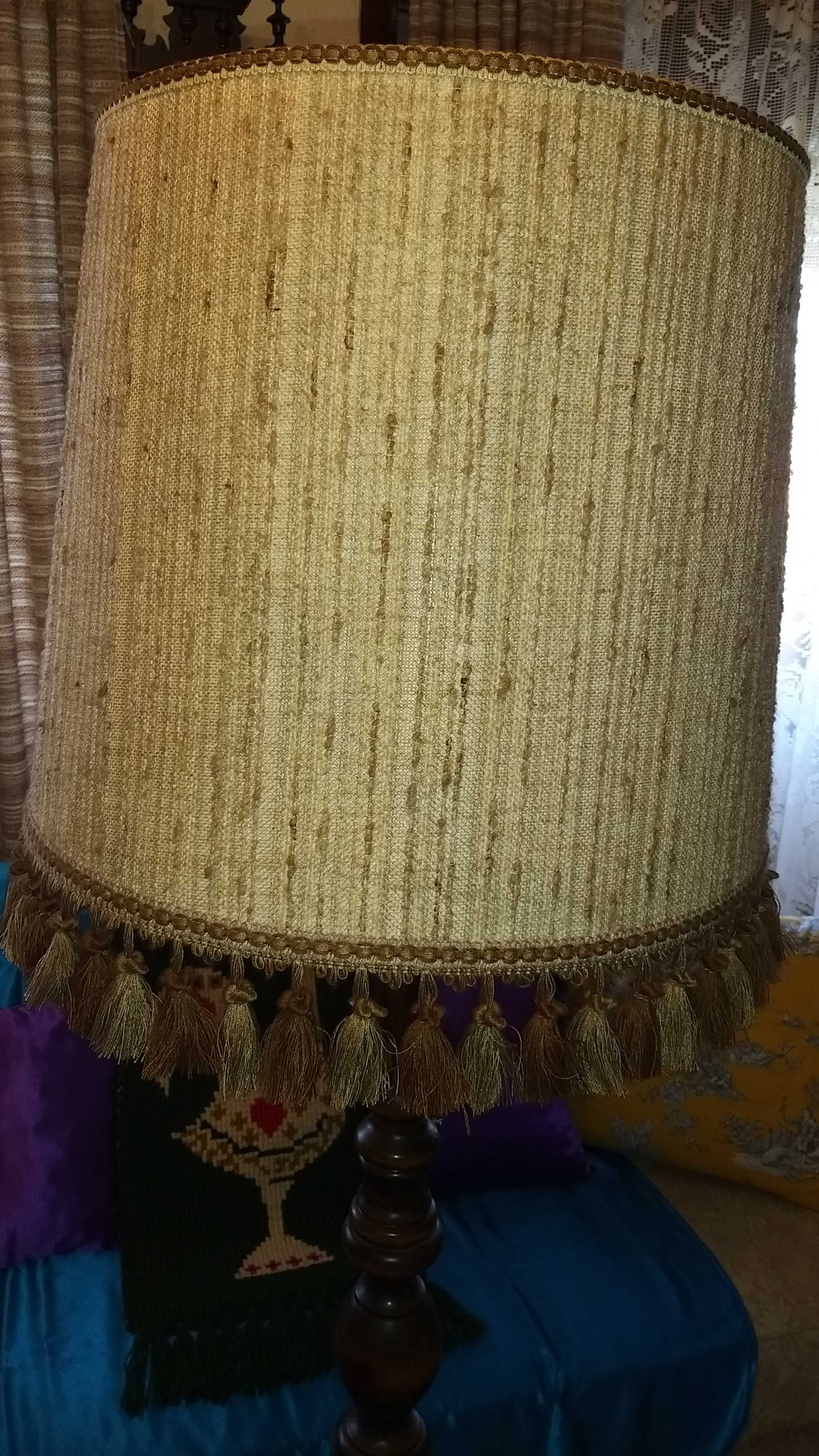 Candeeiro de Pé Alto em Madeira Torneado BB