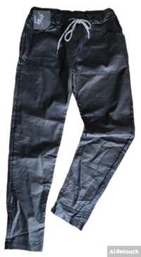 Czarne woskowane spodnie ,elastyczne w pasie, kieszenie r M 38