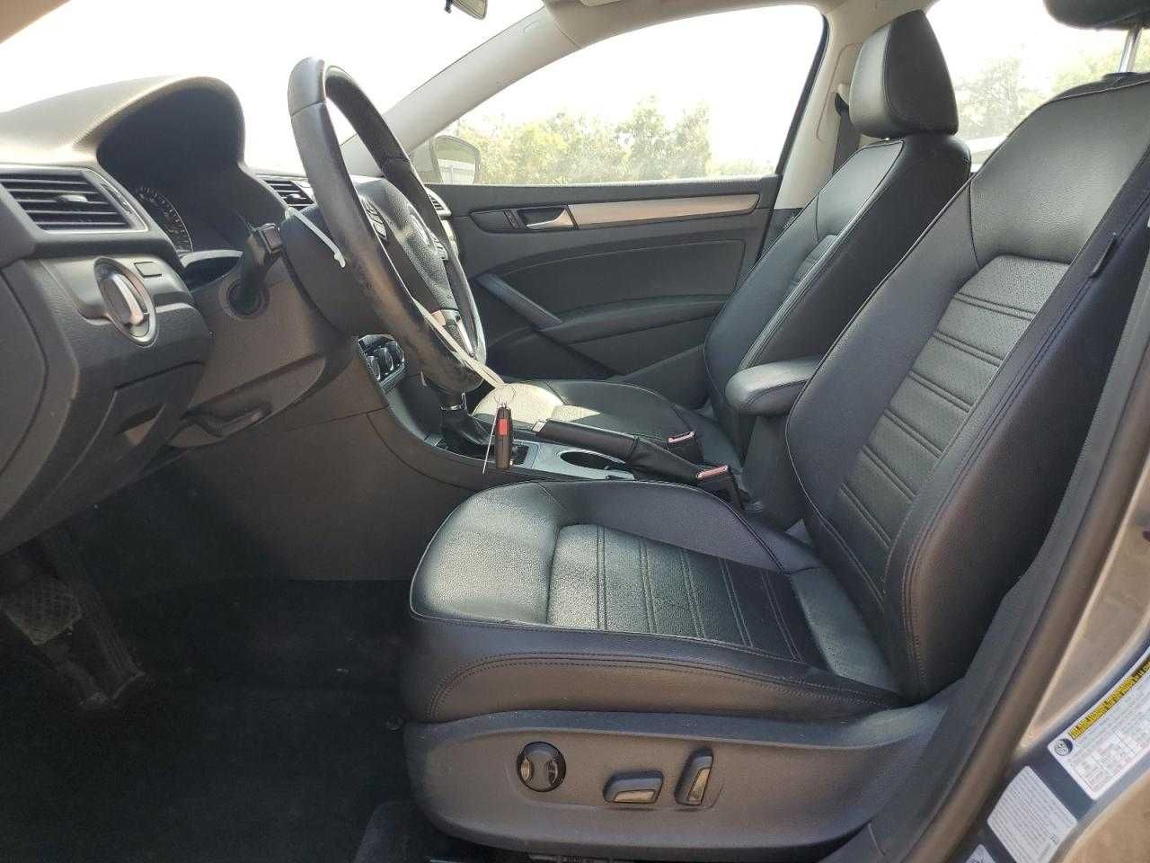 2015 Volkswagen Passat SE