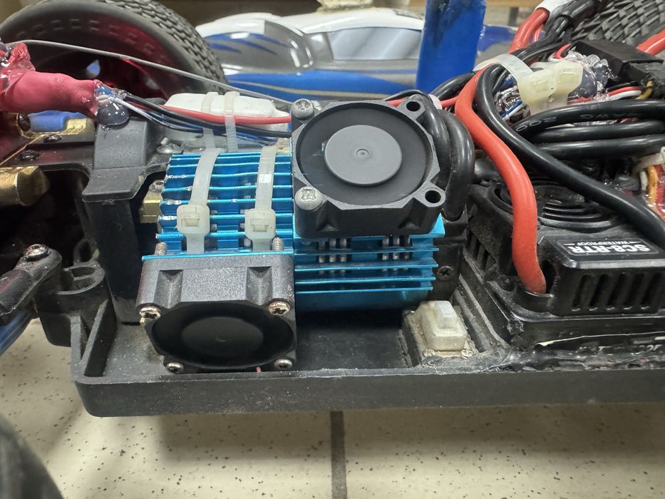 Jlb j3 speed traxxas x-max 3s remo hobby wltoys himoto машинка пульт