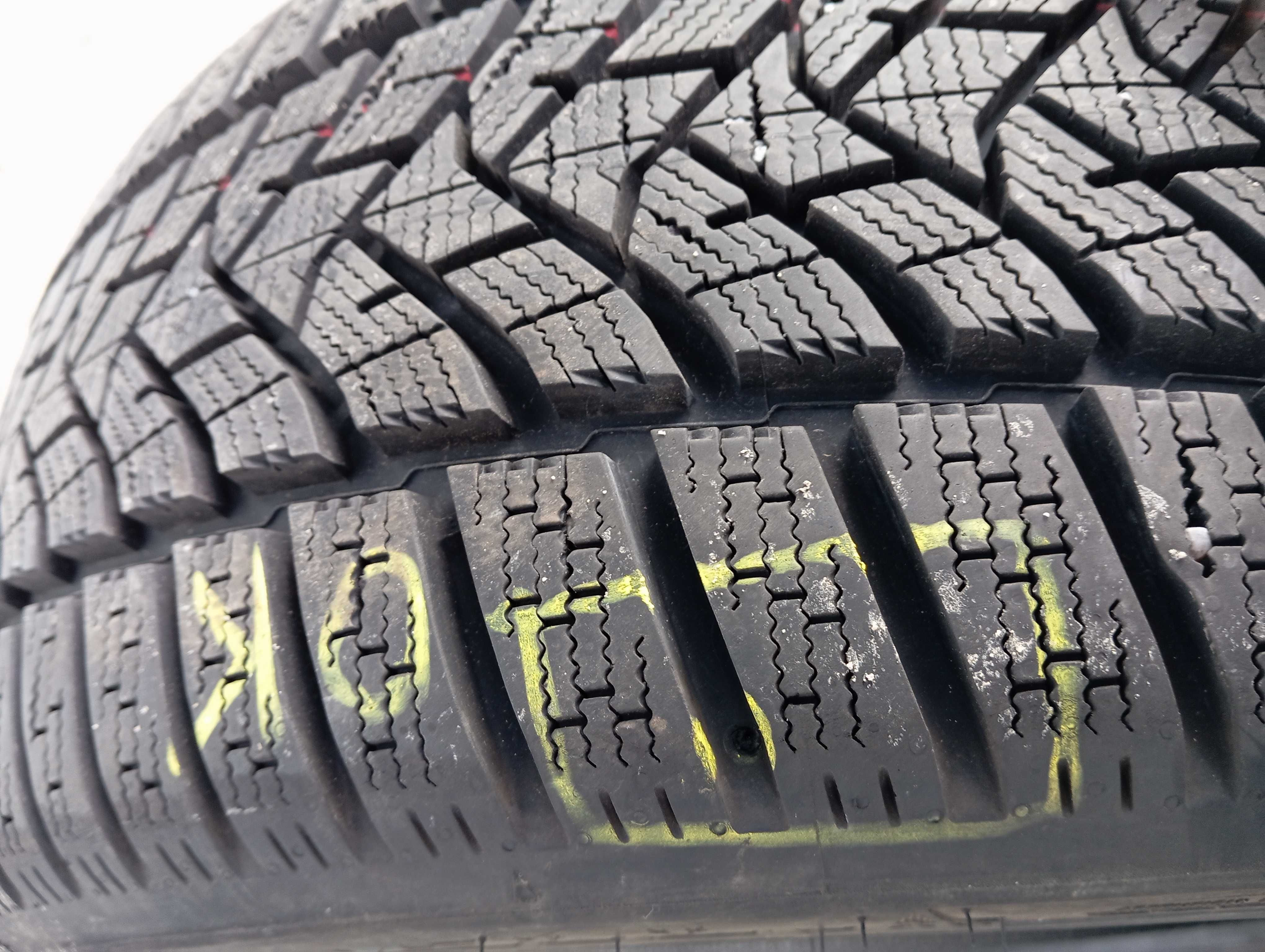 1x 225/40 R18 92V Dunlop Winter Sport 5 2022r 8,9mm