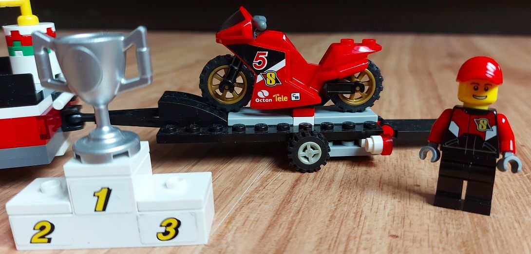 Lego CITY 60084 transporter motocykli wyścigowych