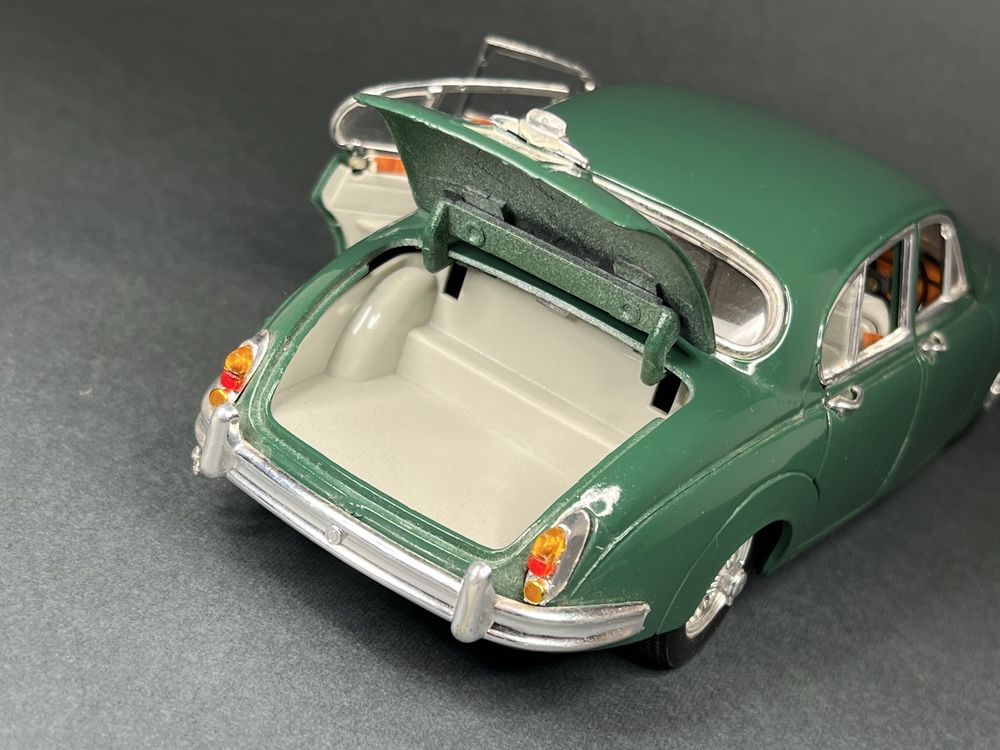 Jaguar Mark 2 модель машинка 1:18 Maisto