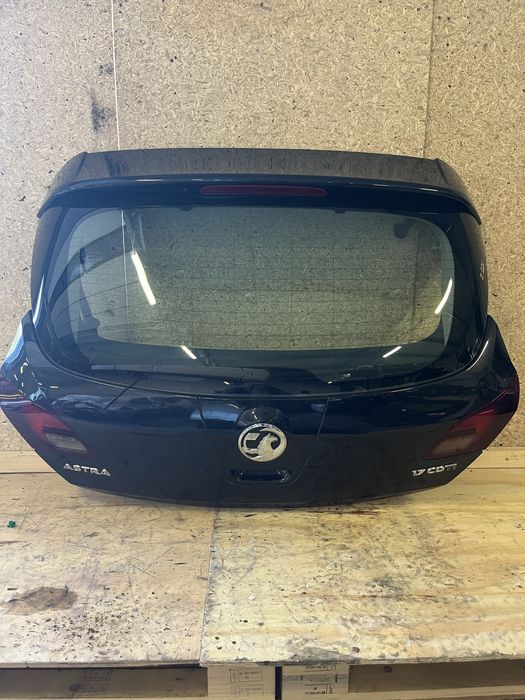 Opel astra j tylna klapa