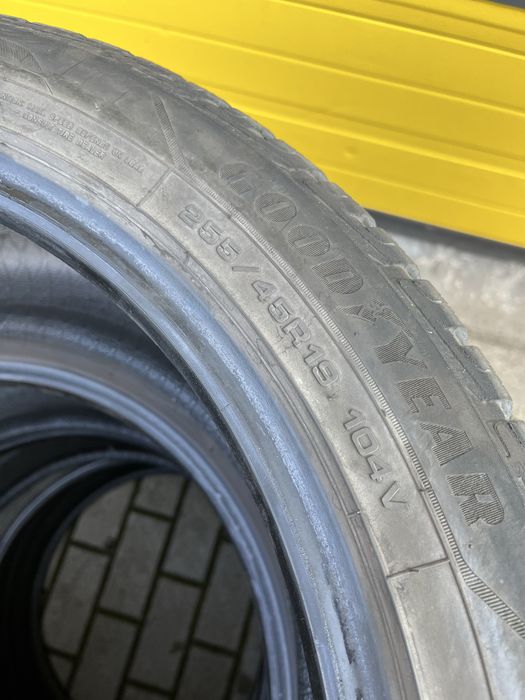 4 Opony zimowe Goodyear UltraGripv104V 255/45/19