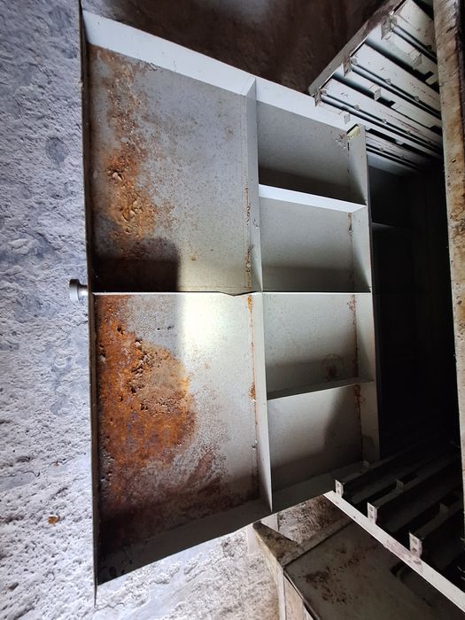 Металевий стелаж