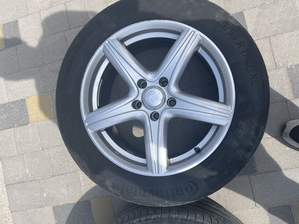 Колеса в сборе 225/55R17 разболтовка 5х114,3 Toyota