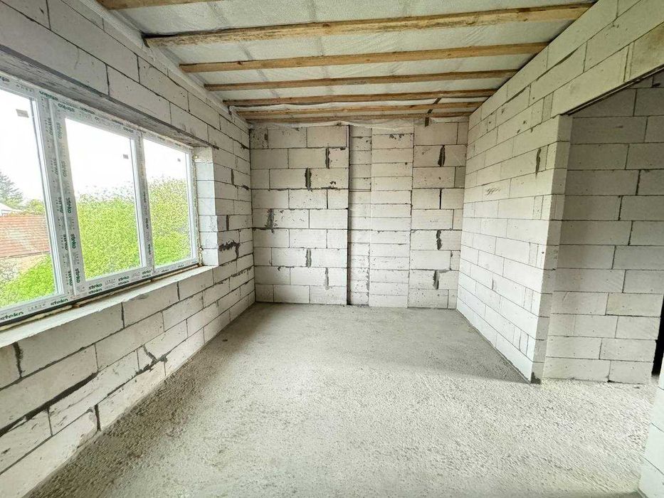 Продаж таунхаусу з підвалом у м.Вишневе, без ремонту