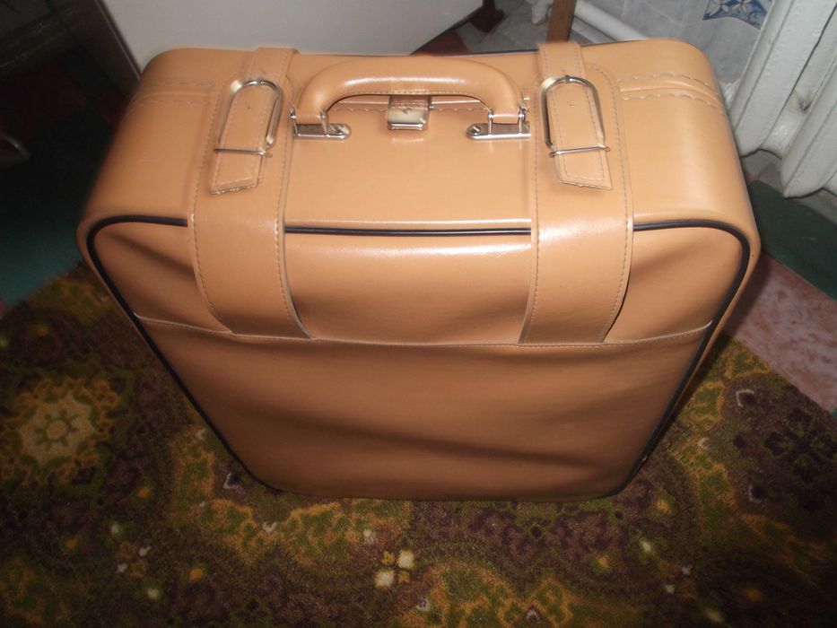 Чемодан горчичного цвета, 45х17х55