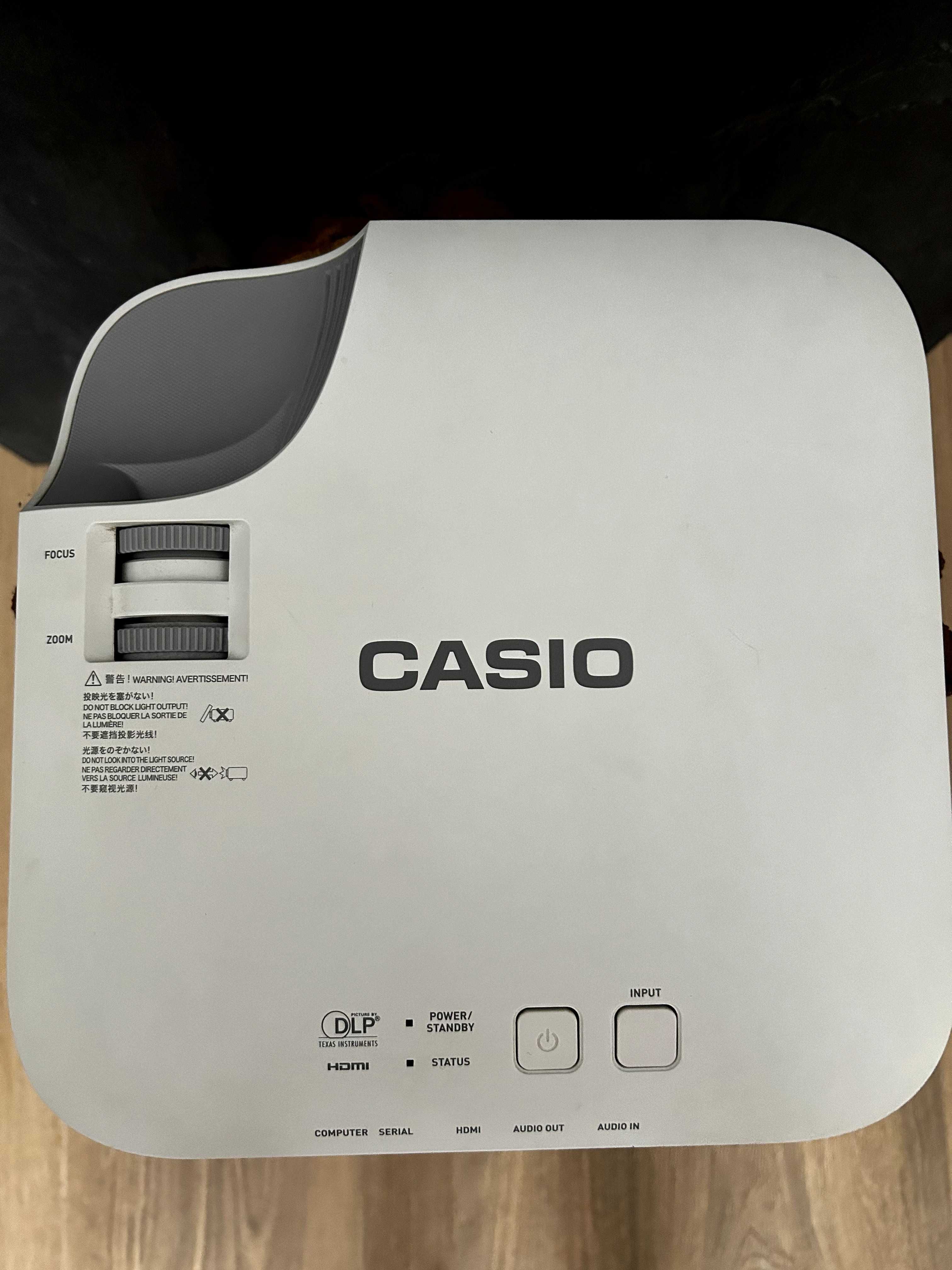 Projektor Casio XJ-V2 - tylko 113h zużycia lampy!