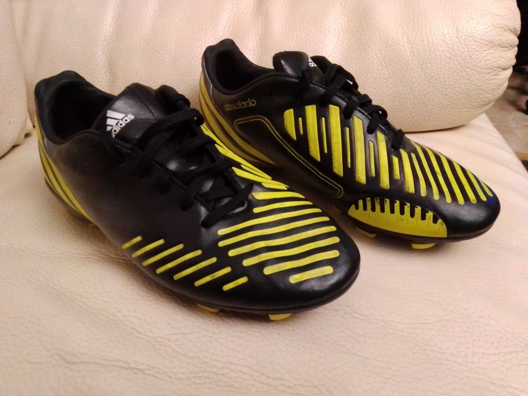 Chuteiras Adidas Predator n°36 e verdes n°38