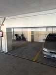 Garagem com arrumos