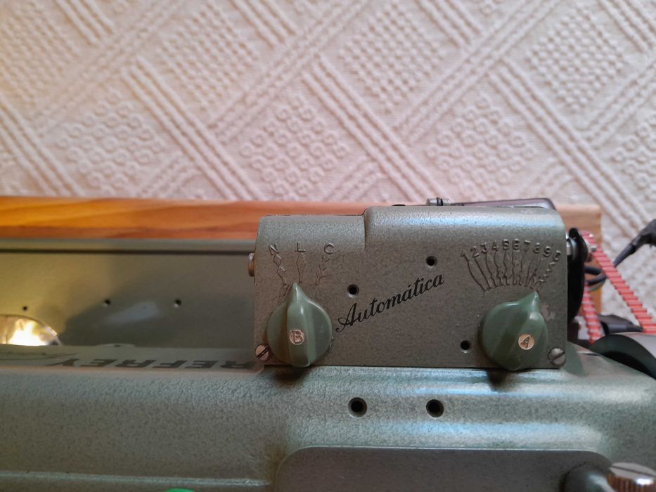 Máquina de costura Refrey Transforma como novo