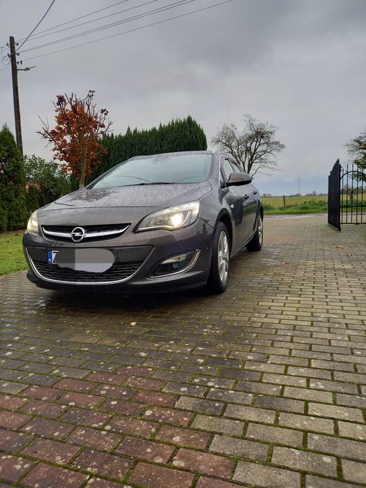 Opel Astra J kombi cosmo