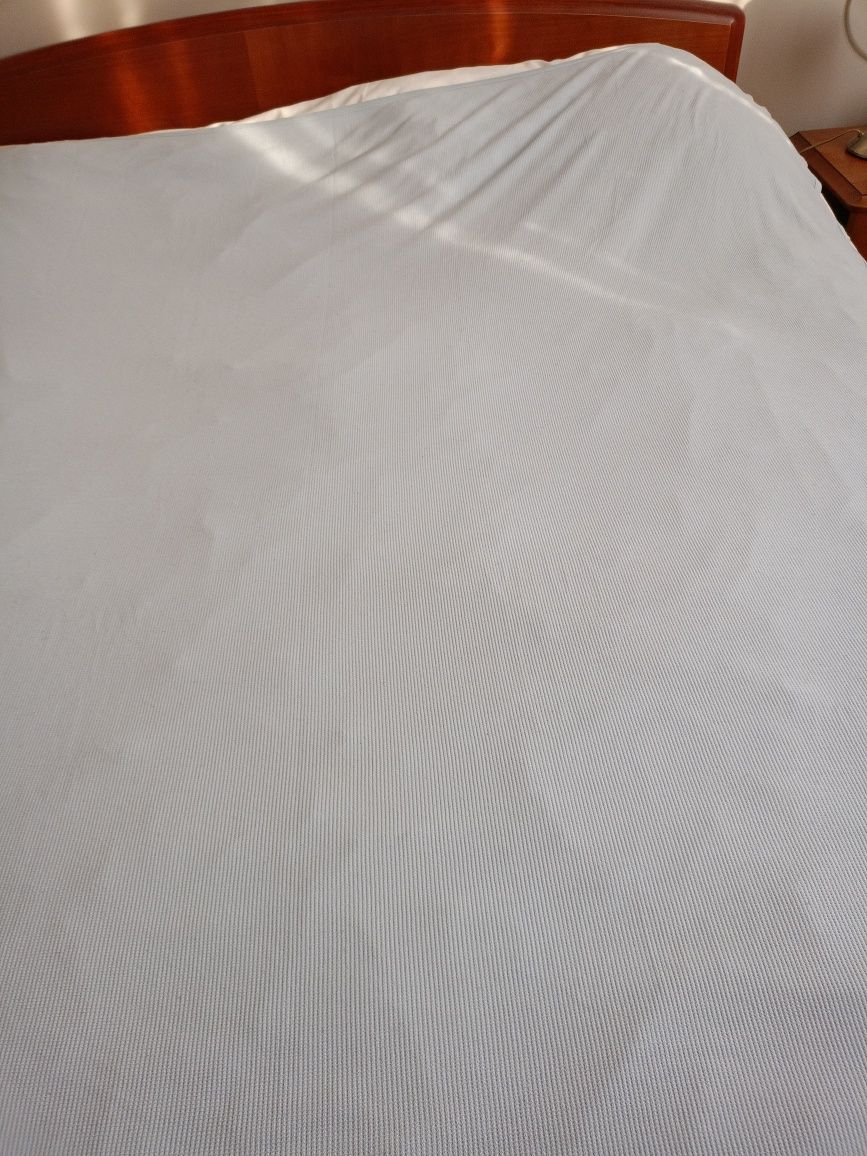 Prześcieradło,narzuta195×190cm.
