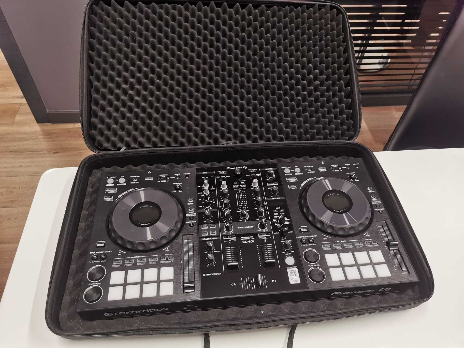 Pioneer DDJ 800 kontroler + UDG case  jak nowy na gwarancji recordbox