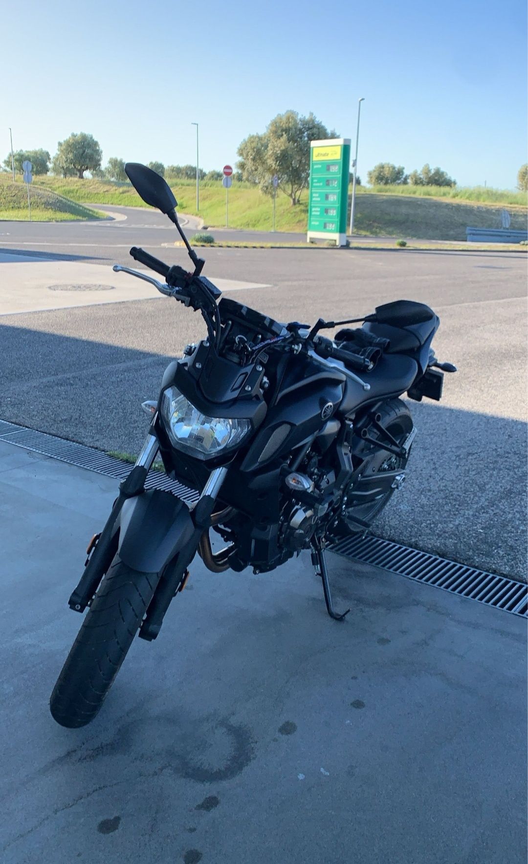Vendo mota MT07 excelente estado