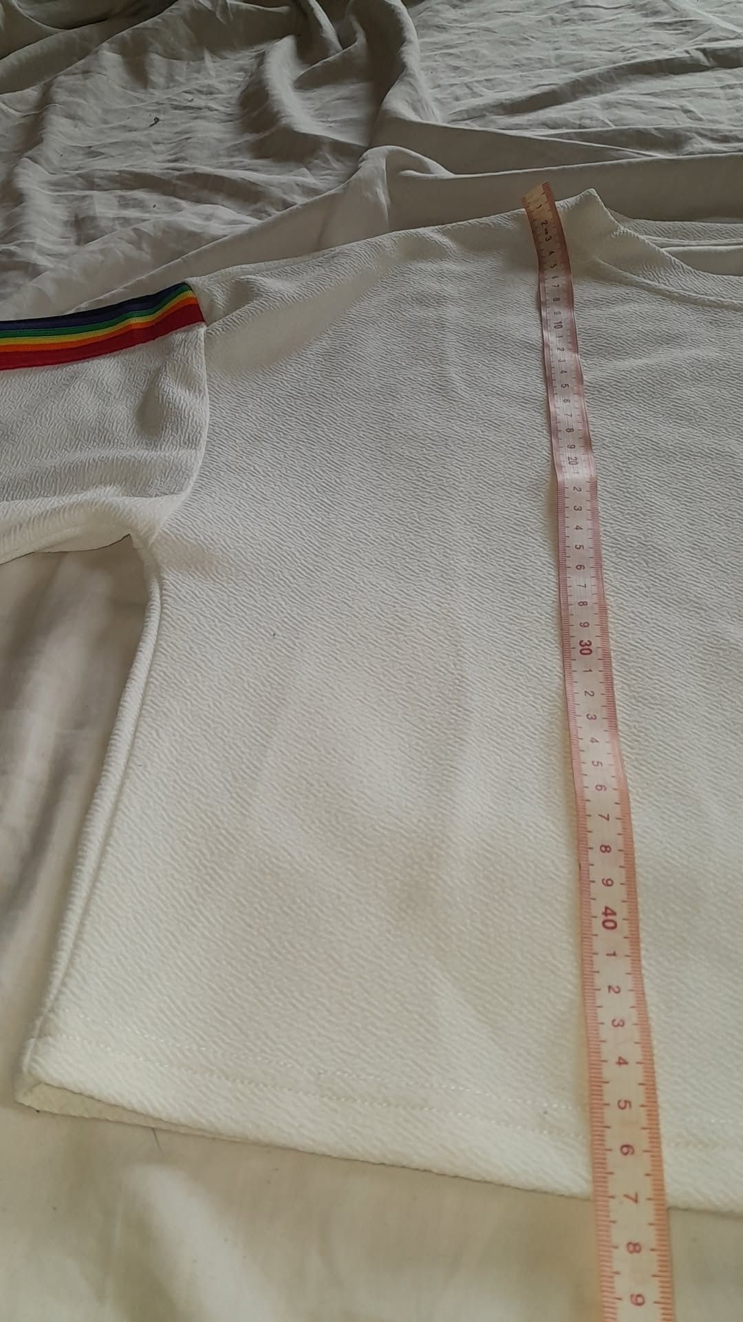 Bluza krótka odkryty brzuch biała tęcza bez kaptura