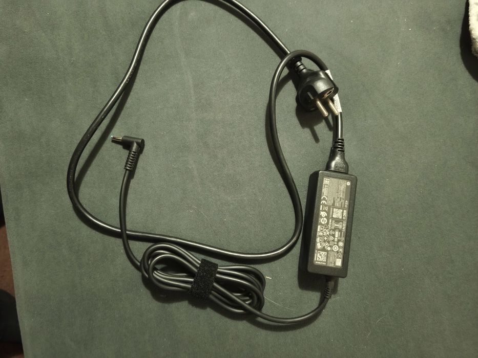 Продам зарядку для ноутбука/макбука