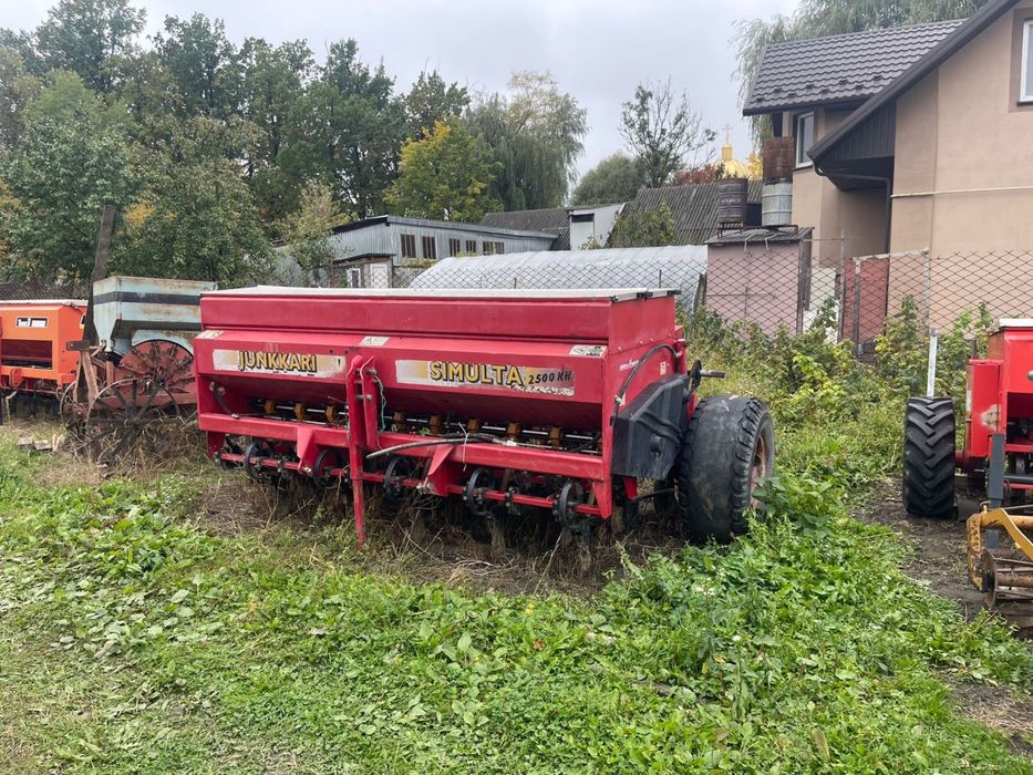 Сівалка дискова причіпна навісна Simulta 2.5 м з міндобривом сошникова