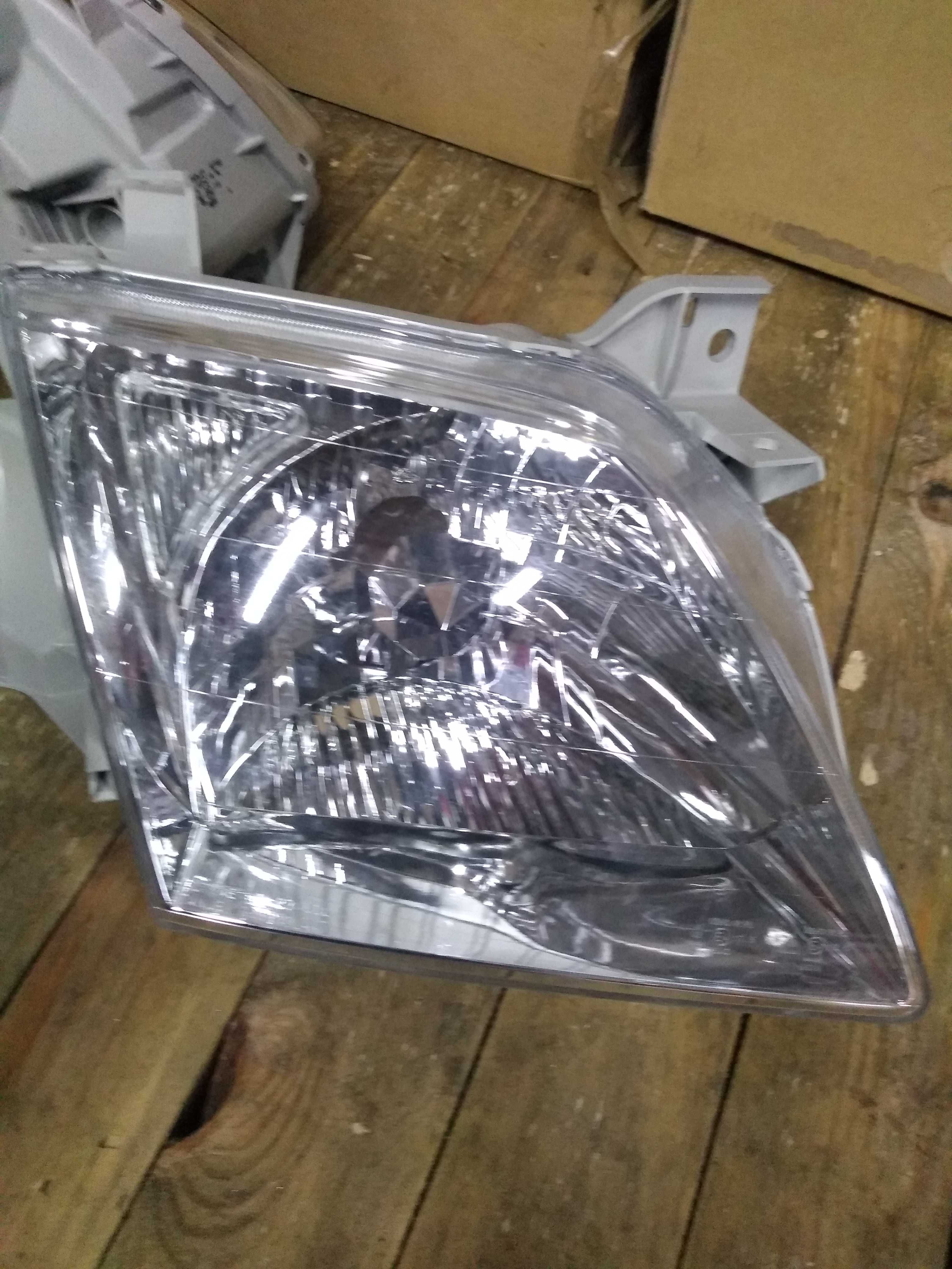 Lampy przednie Mazda MPV