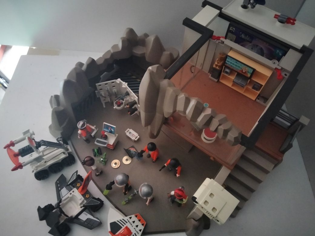 Playmobil rozbudowana baza agentów