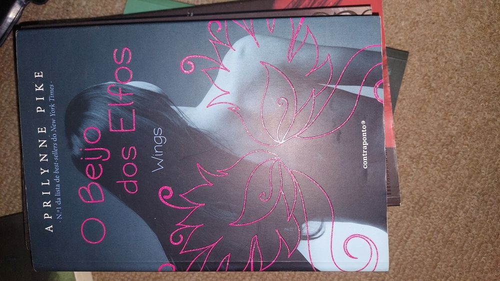 Livro " O Beijo dos Elfos"