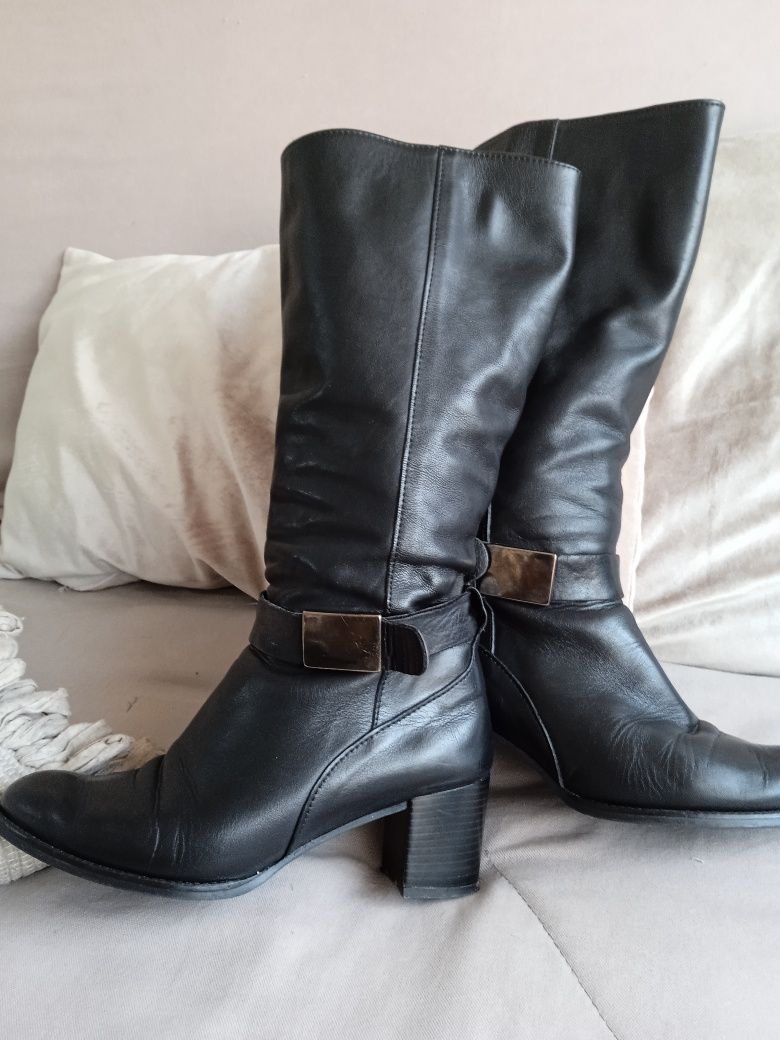 Botas de couro, pretas muito bom estado