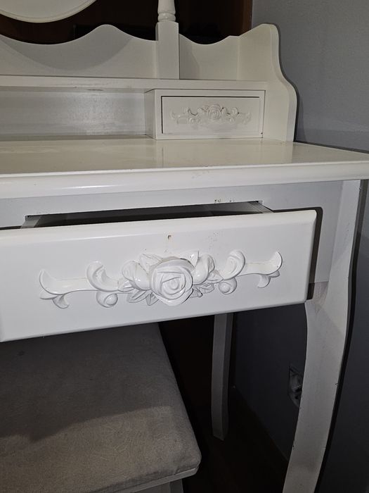 Toaletka z lustrem+ krzeslo do maekup makijazu jako biurko roznordony