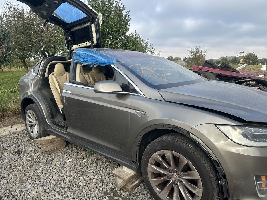 Розбирання, запчастини Tesla X