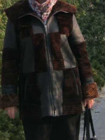 Куртку женскую мутоновую комбинированную продам
