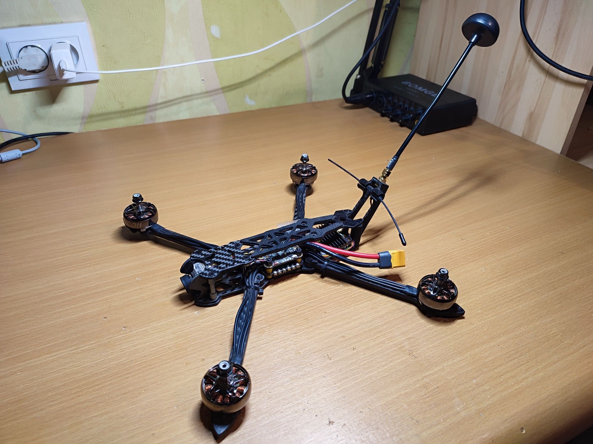 хороший FPV дрон лежить без діла