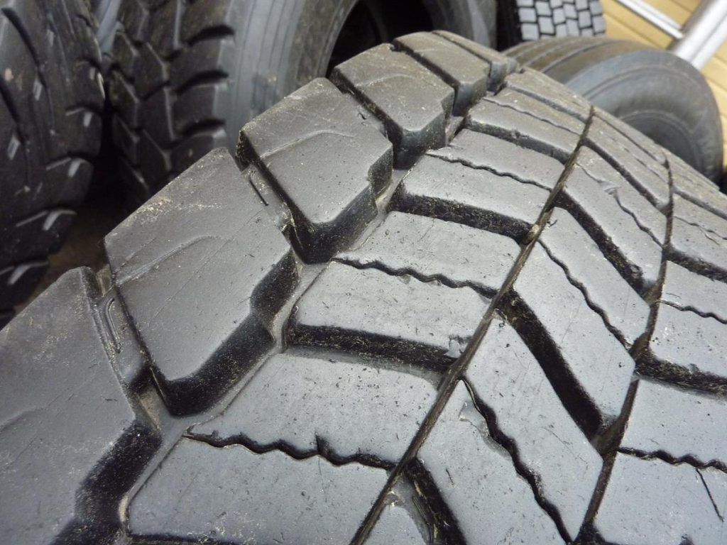 Opona używana ciężarowa 315/70R22.5 UNIROYAL DH40; 700zł C2278