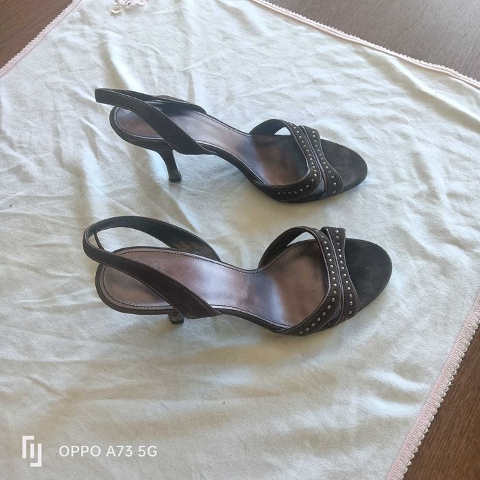 Botas e sandálias em bom estado