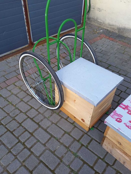 Wózek pasieczny do załadunku uli i nie tylko, Ul, pszczoły, miód