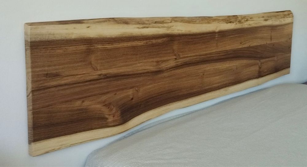 Cabeceira de cama. Tábua com acabamento.