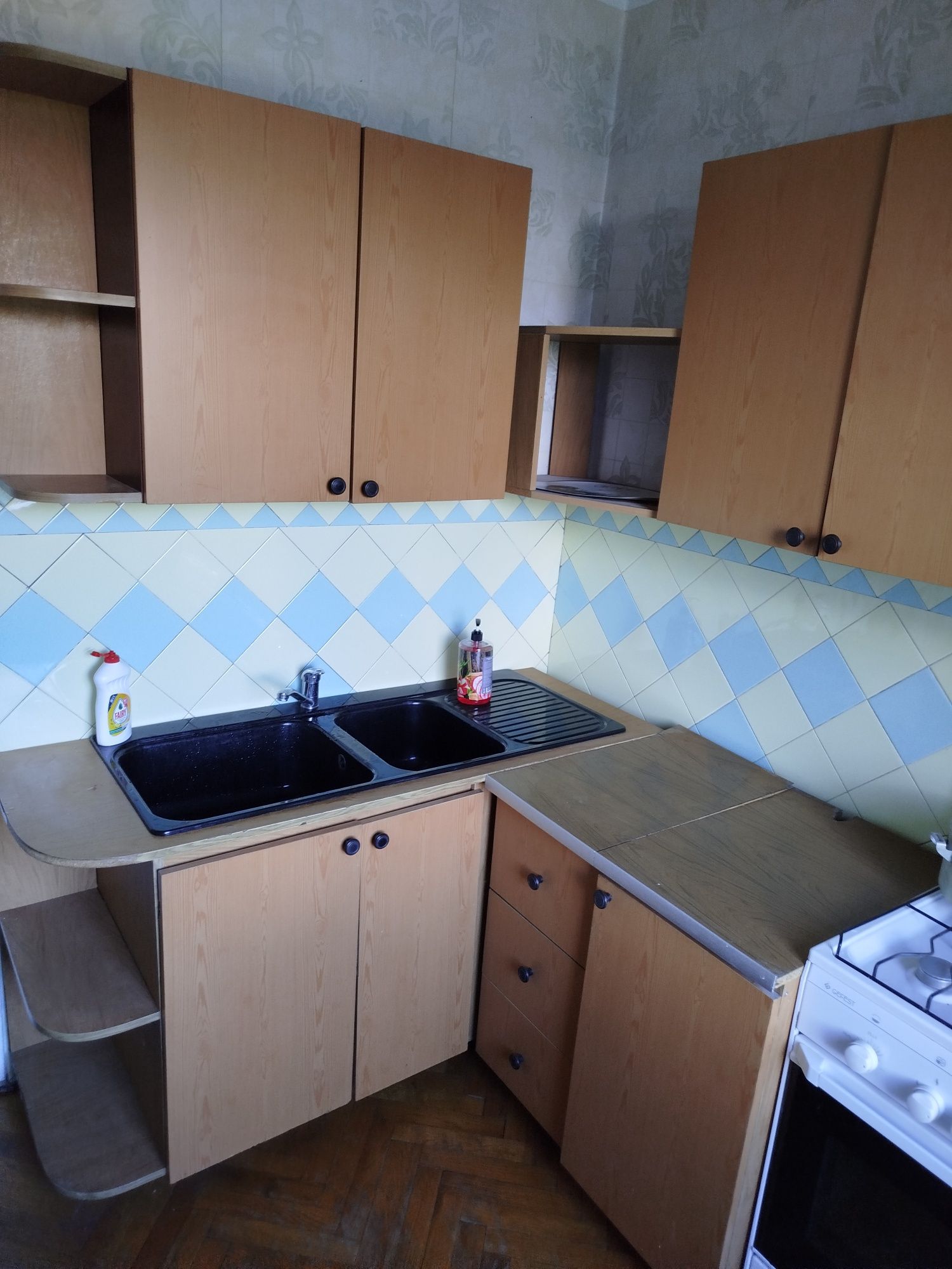 Продам кутню кухню
