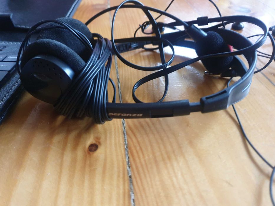 Miks Słuchawek i Elektroniki Ponad 6 sztuk